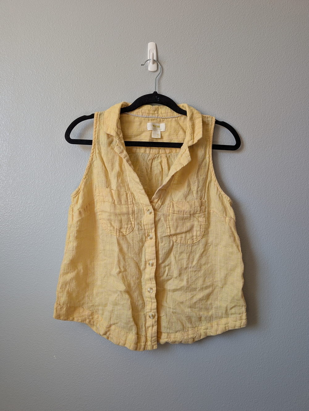 Light Yellow Sleeveless Button-Front Women's Top